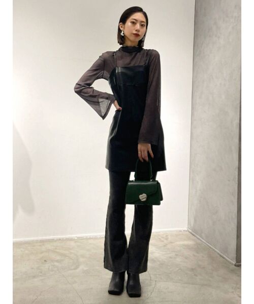 EMODA（エモダ）の「ヴィーガンレザーキャミソールワンピース（ワンピース・レディース・ブルー/アイボリー/ブラック・FREE）」の19枚目の写真