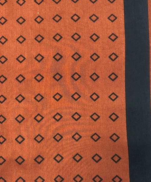 COMME　CA COMMUNE（コムサコミューン）の「フレームダイヤ柄 スカーフ（ストール/ショール・メンズ・レンガ・FREE）」の5枚目の写真