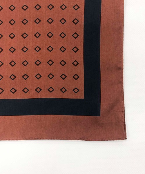 COMME　CA COMMUNE（コムサコミューン）の「フレームダイヤ柄 スカーフ（ストール/ショール・メンズ・レンガ・FREE）」の3枚目の写真