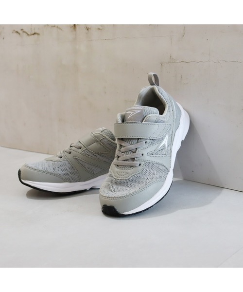 瞬足(シュンソク)の「瞬足/SYUNSOKU/キッズスニーカー/SJJ6380(スニーカー・キッズ・グレー/ブラック/ネイビー/ブラック系その他・17.5cm/20.0cm/22.5cm/23.0cm/16.0cm/18.0cm/22.0cm/18.5cm/21.5cm/17.0cm/19.0cm/19.5cm/20.5cm/16.5cm/21.0cm/24.0cm/23.5cm/25.0cm/24.5cm)」の3枚目の写真