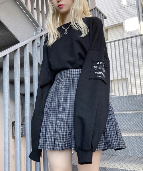 Figments（フィグメンツ）の「スリーブパッチスウェット（スウェット・レディース・ブラック/杢グレー・FREE）」の2枚目の写真