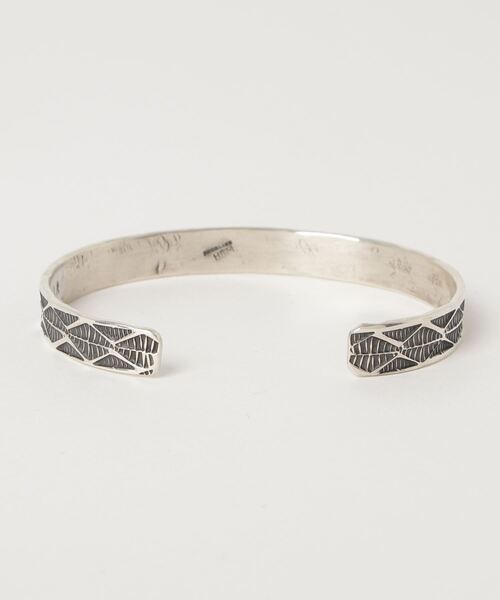 NAVAJO(ナバホ)の「【INDIAN JEWELRY】 NAVAJO Henry Mariano(ヘンリーマリアーノ) バングル(バングル/リストバンド・メンズ・シルバー・FREE)」の2枚目の写真