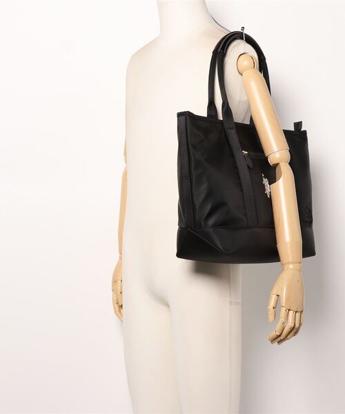 U.S. POLO ASSN.(ユーエスポロアッスン)の「【U.S. POLO ASSN.】 ユーエスポロアッスン リサイクルナイロン トートバッグM USPA-2596(トートバッグ・レディース・ブラック/ベージュ/レッド/カーキ/ホワイト系その他/ホワイト×ブラック/ライトピンク/ライトブルー/グレー/ネイビー/イエロー/ネイビー系/ブラック系/ベージュ系・FREE)」の17枚目の写真