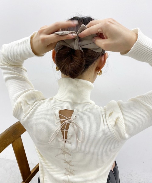 one after another NICE CLAUP（ワンアフターアナザーナイスクラップ）の「時短で可愛いくるくるリボンバンド（ヘアバンド・レディース・ブラック/ベージュ・FREE）」の8枚目の写真