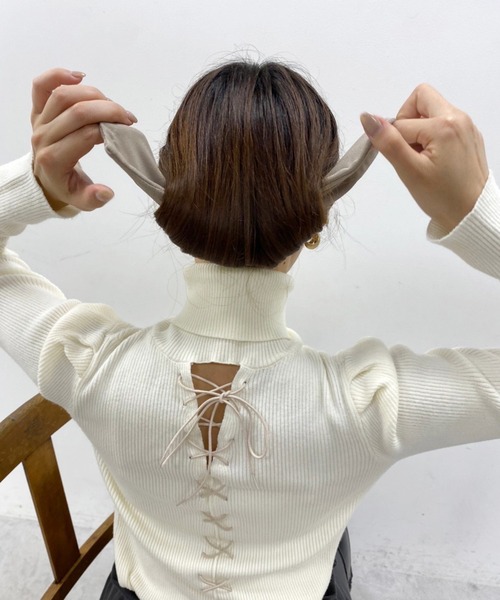 one after another NICE CLAUP（ワンアフターアナザーナイスクラップ）の「時短で可愛いくるくるリボンバンド（ヘアバンド・レディース・ブラック/ベージュ・FREE）」の7枚目の写真