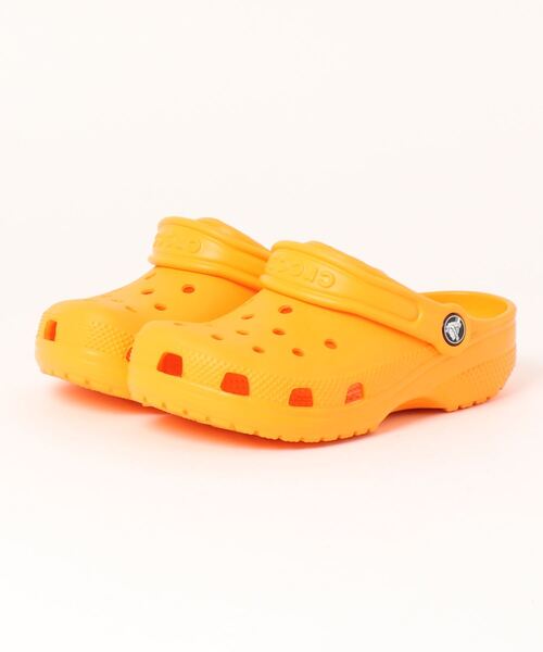 crocs（クロックス）の「クロックス クラシック クロッグ キッズ サンダル / crocs Classic Clog Kids Sandal（サンダル・キッズ・ホワイト/ライトブルー/ブラック/ベージュ/パープル/ネイビー/レッド/ピンク/オレンジ/ブルー/グリーン系その他/ブルー系その他/イエロー系その他/レモンイエロー/ブルー系その他3/オレンジ系その他3/グリーン系その他4/ピンク系その他6/レッド系その他/イエロー/ピンク系その他7/ブルー系その他4・18cm/19cm/20cm/21cm/18.5cm/19.5cm）」の21枚目の写真