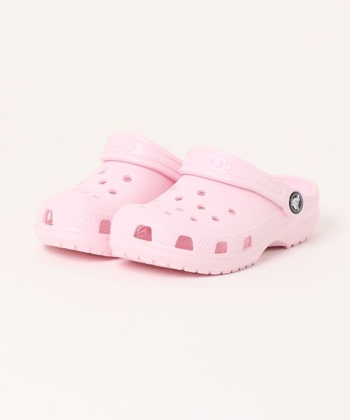 crocs（クロックス）の「クロックス クラシック クロッグ キッズ サンダル / crocs Classic Clog Kids Sandal（サンダル・キッズ・ホワイト/ライトブルー/ブラック/ベージュ/パープル/ネイビー/レッド/ピンク/オレンジ/ブルー/グリーン系その他/ブルー系その他/イエロー系その他/レモンイエロー/ブルー系その他3/オレンジ系その他3/グリーン系その他4/ピンク系その他6/レッド系その他/イエロー/ピンク系その他7/ブルー系その他4・18cm/19cm/20cm/21cm/18.5cm/19.5cm）」の18枚目の写真