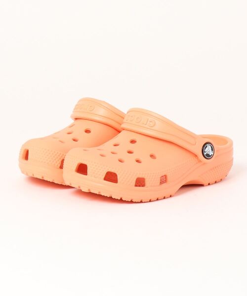 crocs（クロックス）の「クロックス クラシック クロッグ キッズ サンダル / crocs Classic Clog Kids Sandal（サンダル・キッズ・ホワイト/ライトブルー/ブラック/ベージュ/パープル/ネイビー/レッド/ピンク/オレンジ/ブルー/グリーン系その他/ブルー系その他/イエロー系その他/レモンイエロー/ブルー系その他3/オレンジ系その他3/グリーン系その他4/ピンク系その他6/レッド系その他/イエロー/ピンク系その他7/ブルー系その他4・18cm/19cm/20cm/21cm/18.5cm/19.5cm）」の22枚目の写真