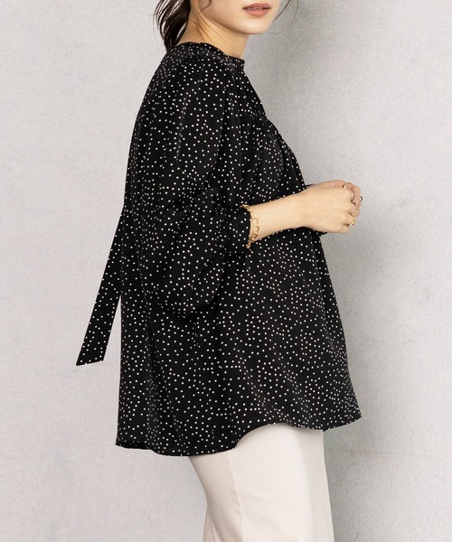 GeeRA(ジーラ)の「前後2WAYシャーリングタイブラウス(シャツ/ブラウス・レディース・ドット/ライトグレー/ブルー・MEDIUM/LARGE/X-LARGE)」の3枚目の写真