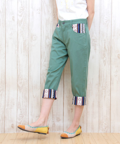 チチカカ(チチカカ)の「ロールアップスキニー クロップドパンツ (その他パンツ・レディース・ピンク/グリーン/ブルー/ブラック・LARGE/MEDIUM/SMALL)」の2枚目の写真