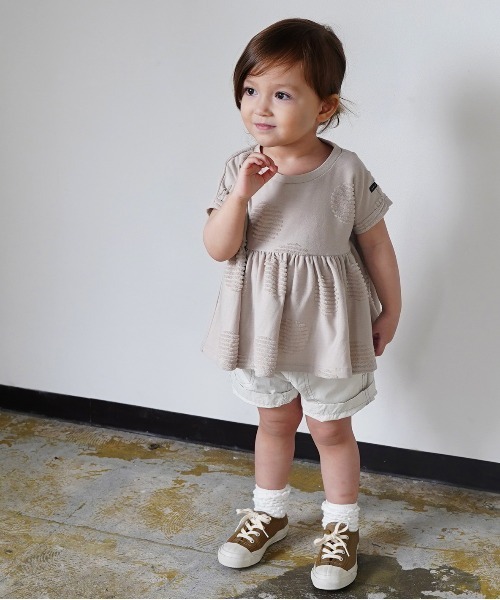 quoti use fith（クゥオティ　ユース　フィス）の「ドットジャガード ギャザー半袖 Tシャツ（Tシャツ/カットソー・キッズ・チャコールグレー/ホワイト/ベージュ・100/130/110/80/120/90）」の9枚目の写真