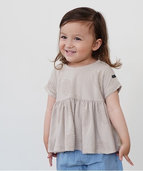 quoti use fith（クゥオティ　ユース　フィス）の「ドットジャガード ギャザー半袖 Tシャツ（Tシャツ/カットソー・キッズ・チャコールグレー/ホワイト/ベージュ・100/130/110/80/120/90）」の12枚目の写真