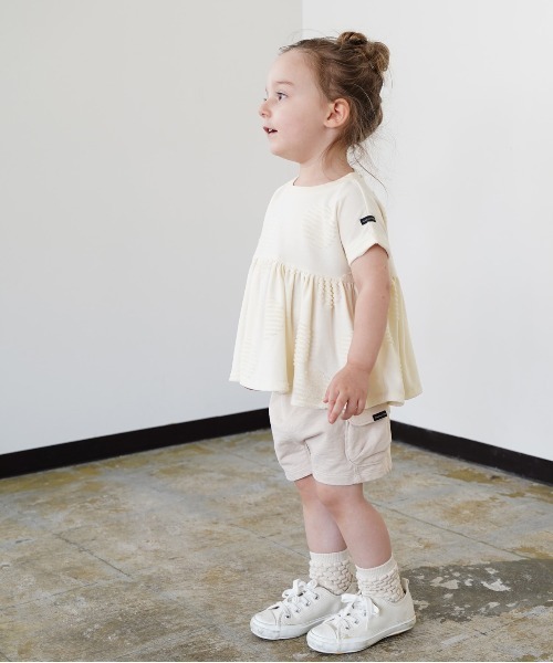 quoti use fith（クゥオティ　ユース　フィス）の「ドットジャガード ギャザー半袖 Tシャツ（Tシャツ/カットソー・キッズ・チャコールグレー/ホワイト/ベージュ・100/130/110/80/120/90）」の7枚目の写真