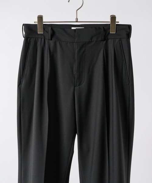 Apartment Three High-Waisted Flare スラックス Apartment Three（アパートメントスリー）の「Apartment Three