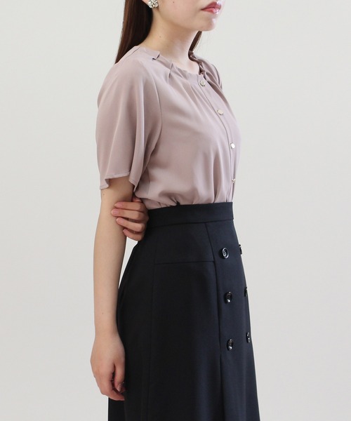TRUDEA（トルディア）の「タックネックブラウス（シャツ/ブラウス・レディース・ラベンダー/モカ/ネイビー/ベージュ/チャコールグレー/ホワイト・LARGE/MEDIUM/SMALL）」の4枚目の写真