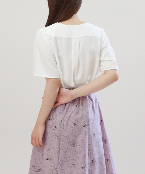 TRUDEA（トルディア）の「タックネックブラウス（シャツ/ブラウス・レディース・ラベンダー/モカ/ネイビー/ベージュ/チャコールグレー/ホワイト・LARGE/MEDIUM/SMALL）」の20枚目の写真