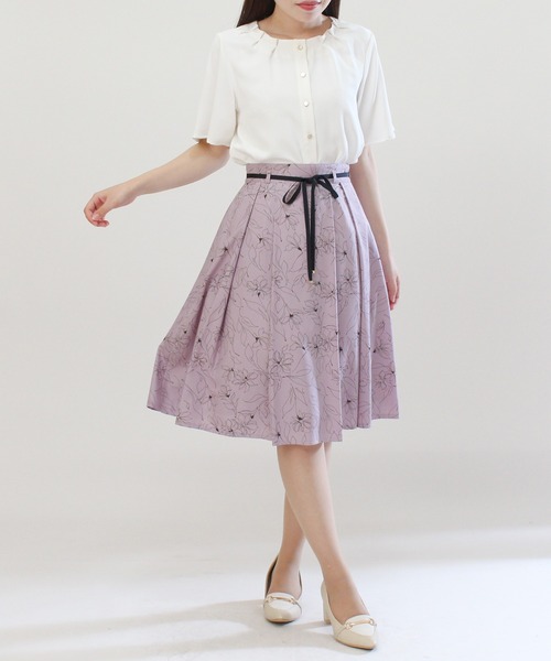 TRUDEA（トルディア）の「タックネックブラウス（シャツ/ブラウス・レディース・ラベンダー/モカ/ネイビー/ベージュ/チャコールグレー/ホワイト・LARGE/MEDIUM/SMALL）」の21枚目の写真