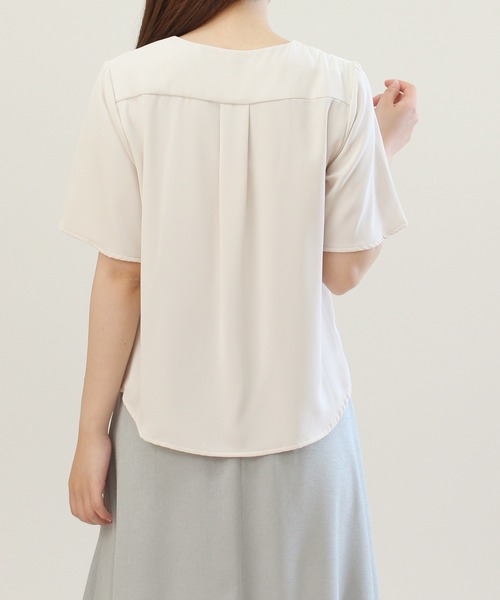 TRUDEA（トルディア）の「タックネックブラウス（シャツ/ブラウス・レディース・ラベンダー/モカ/ネイビー/ベージュ/チャコールグレー/ホワイト・LARGE/MEDIUM/SMALL）」の9枚目の写真