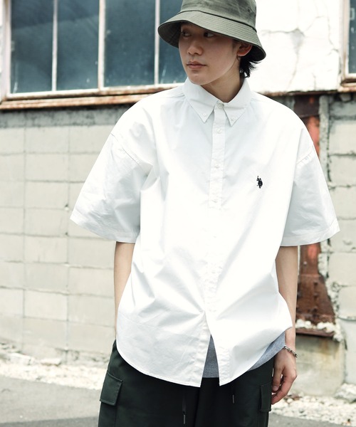 U.S. POLO ASSN.(ユーエスポロアッスン)の「U.S. POLO ASSN. / ユーエスポロアッスン 別注 コラボ ビッグシルエット オーバーサイズ 半袖シャツ(シャツ/ブラウス・メンズ・ホワイト/ブラック/ネイビー/ブルー/ライトベージュ/ブルー系その他/ブラック系その他2/サックスブルー/ブルー系その他2/ブラック系その他・MEDIUM/LARGE)」の11枚目の写真
