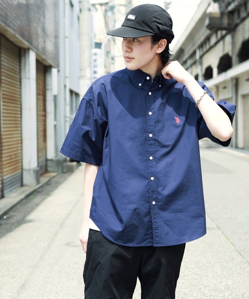 U.S. POLO ASSN.(ユーエスポロアッスン)の「U.S. POLO ASSN. / ユーエスポロアッスン 別注 コラボ ビッグシルエット オーバーサイズ 半袖シャツ(シャツ/ブラウス・メンズ・ホワイト/ブラック/ネイビー/ブルー/ライトベージュ/ブルー系その他/ブラック系その他2/サックスブルー/ブルー系その他2/ブラック系その他・MEDIUM/LARGE)」の21枚目の写真