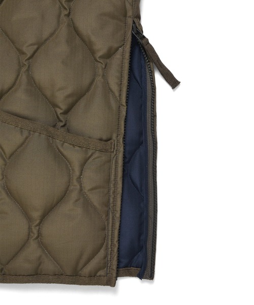 TAION（タイオン）の「MILITARY ZIP V NECK DOWN VEST（ダウンジャケット/コート・メンズ・ブラック/ダークグレー・S/M/L/XL）」の6枚目の写真