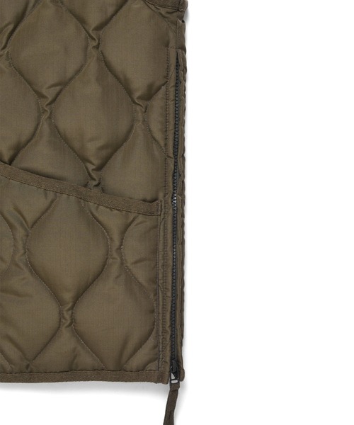 TAION（タイオン）の「MILITARY ZIP V NECK DOWN VEST（ダウンジャケット/コート・メンズ・ブラック/ダークグレー・S/M/L/XL）」の8枚目の写真