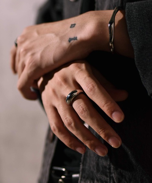 LHME(エルエイチエムイー)の「LHME プランプリング/サージカルステンレス316L(金属アレルギー対応)(リング・レディース・シルバー/ゴールド・9号/11号/13号/15号)」の10枚目の写真