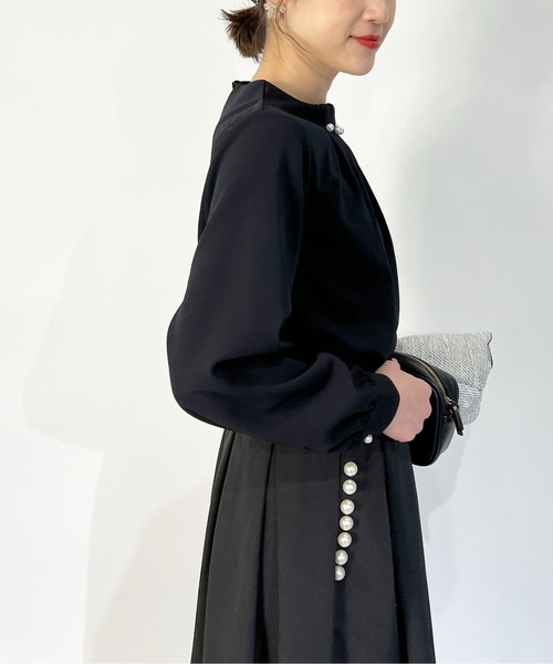PICCIN（ピッチン）の「ストレッチジョーゼットネックパールブラウス（シャツ/ブラウス・レディース・ネイビー/ホワイト・M）」の7枚目の写真