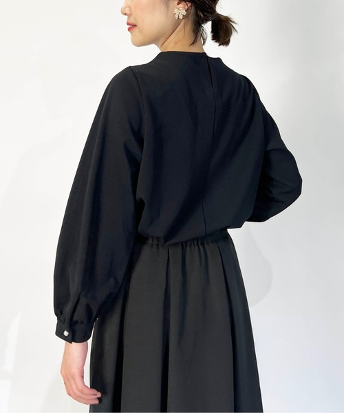 PICCIN（ピッチン）の「ストレッチジョーゼットネックパールブラウス（シャツ/ブラウス・レディース・ネイビー/ホワイト・M）」の8枚目の写真