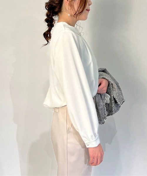 PICCIN（ピッチン）の「ストレッチジョーゼットネックパールブラウス（シャツ/ブラウス・レディース・ネイビー/ホワイト・M）」の13枚目の写真