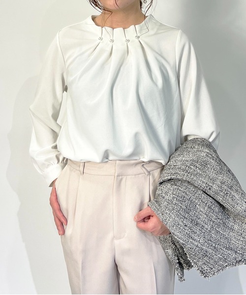 PICCIN（ピッチン）の「ストレッチジョーゼットネックパールブラウス（シャツ/ブラウス・レディース・ネイビー/ホワイト・M）」の16枚目の写真
