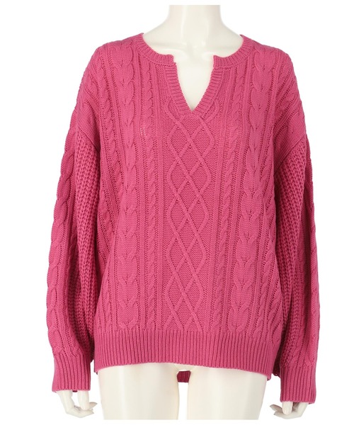 ANAP（アナップ）の「キーネックデザインケーブル編みニットトップスセーター（ニット/セーター・レディース・スミクロ/ブルー/オレンジ/ライトベージュ/ピンク・FREE）」の4枚目の写真