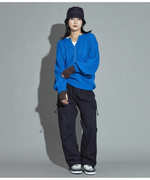 ANAP（アナップ）の「キーネックデザインケーブル編みニットトップスセーター（ニット/セーター・レディース・スミクロ/ブルー/オレンジ/ライトベージュ/ピンク・FREE）」の17枚目の写真