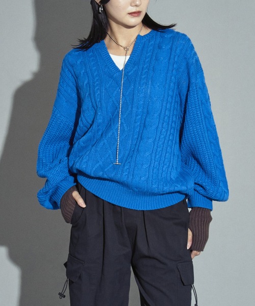 ANAP（アナップ）の「キーネックデザインケーブル編みニットトップスセーター（ニット/セーター・レディース・スミクロ/ブルー/オレンジ/ライトベージュ/ピンク・FREE）」の10枚目の写真