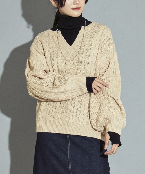 ANAP（アナップ）の「キーネックデザインケーブル編みニットトップスセーター（ニット/セーター・レディース・スミクロ/ブルー/オレンジ/ライトベージュ/ピンク・FREE）」の14枚目の写真