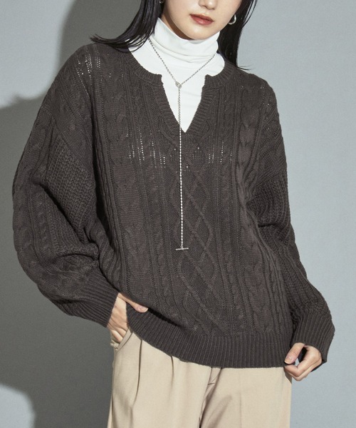 ANAP（アナップ）の「キーネックデザインケーブル編みニットトップスセーター（ニット/セーター・レディース・スミクロ/ブルー/オレンジ/ライトベージュ/ピンク・FREE）」の13枚目の写真