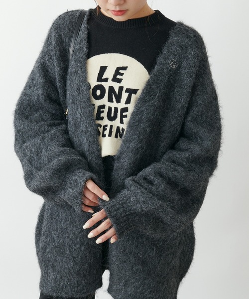 PUAL CE CIN（ピュアルセシン）の「ワンポイントロゴ刺繍シャギーニットカーディガン（カーディガン/ボレロ・レディース・ベージュ/チャコール/ブルー・FREE）」の2枚目の写真