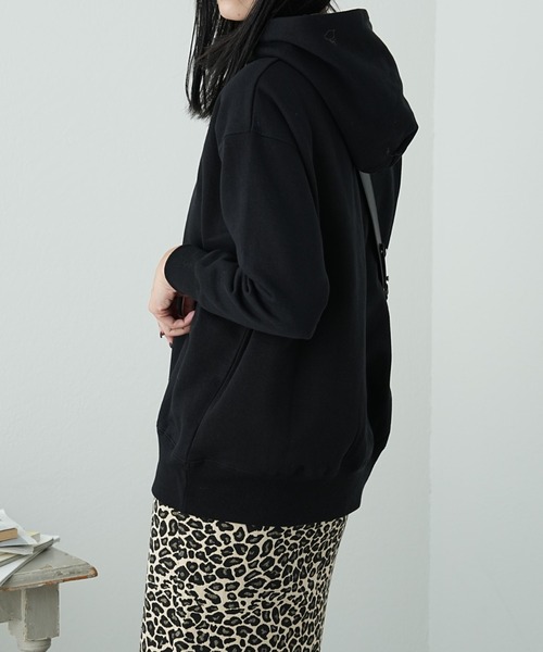 COLONY 2139（コロニートゥーワンスリーナイン）の「裏起毛フードパーカー（パーカー・レディース・グレー/オフホワイト/ブルー/ブラック・FREE）」の20枚目の写真