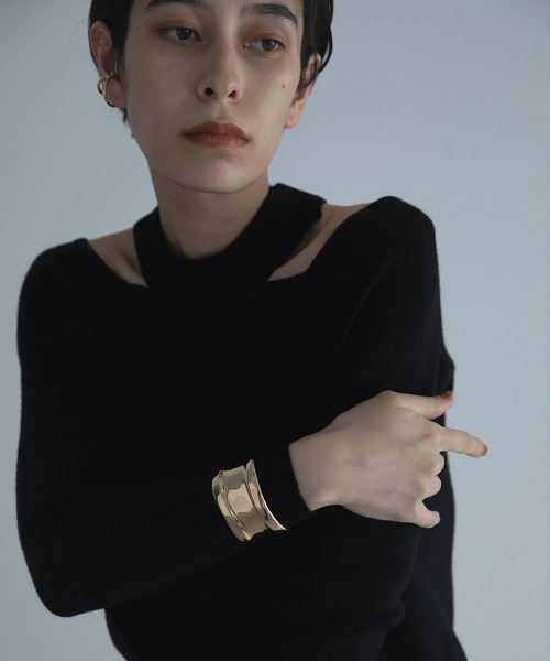 marjour（マージュール）の「WIDE RIM BANGLE（バングル/リストバンド・レディース・ゴールド/シルバー・FREE）」の8枚目の写真