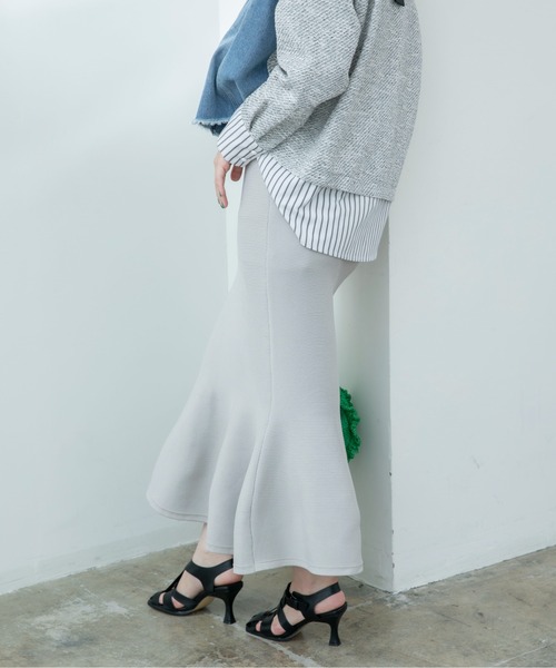 Eimee Law(エイミーロウ)の「コクーンマーメイドニットスカート(スカート・レディース・ライトグレー/ホワイト×ブラック/ブラック/ブルー・38)」の18枚目の写真