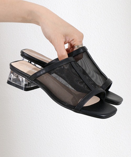 LibertyDoll(リバティードール)の「オープントゥチュールクリアヒールミュール(サンダル・レディース・ブラック×ブラック/ブラック/ベージュ/アイボリー/シルバー・L/S/M/LL/SS/3L)」の1枚目の写真