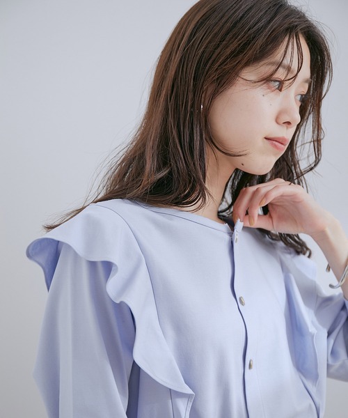 VIS（ビス）の「【接触冷感・洗える】【前後2WAY】シルケットフリルアレンジトップス（Tシャツ/カットソー・レディース・ブラック/ホワイト/サックスブルー・FREE）」の5枚目の写真