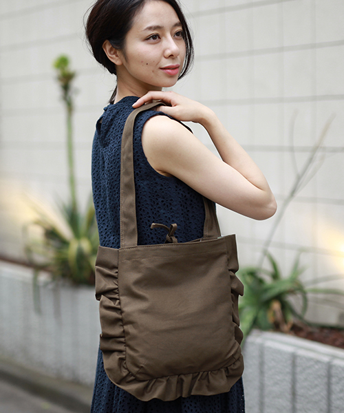 Ray BEAMS（レイビームス）の「Ray BEAMS / フリル ショルダーバッグ（ショルダーバッグ・レディース・オフホワイト/オリーブ/ピンク/ブルー・ONE SIZE）」の3枚目の写真