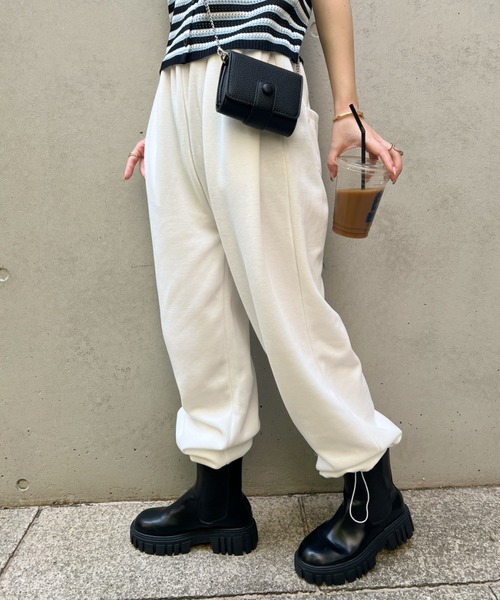 CLEA(クレア)の「すそドロスト スウェットワイドジョガーパンツ(その他パンツ・レディース・グリーン/ホワイト/ブラック/グレー・FREE)」の5枚目の写真