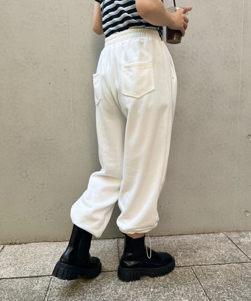 CLEA(クレア)の「すそドロスト スウェットワイドジョガーパンツ(その他パンツ・レディース・グリーン/ホワイト/ブラック/グレー・FREE)」の6枚目の写真
