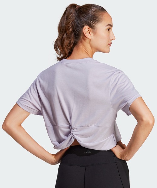 adidas（アディダス）の「スタジオ Tシャツ / ヨガウェア / バックデザイン / アディダス adidas（Tシャツ/カットソー・レディース・パープル/ブラック・LARGE/MEDIUM/SMALL/X-LARGE/XX-LARGE）」の3枚目の写真