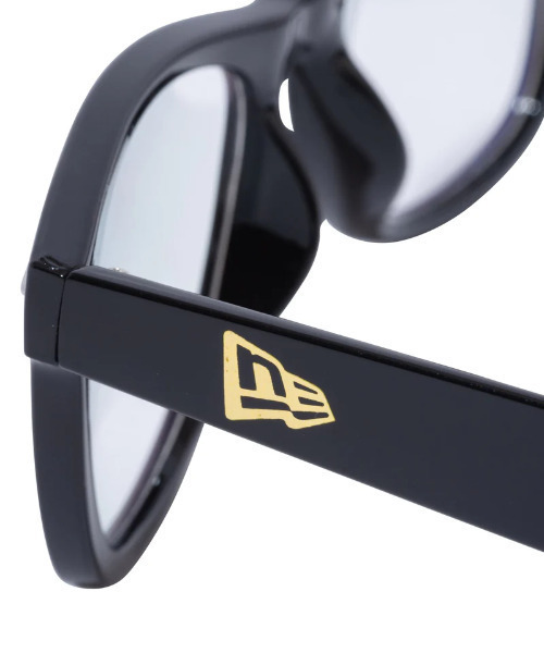 NEW ERA(ニューエラ)の「NEW ERA/ニューエラ サングラス ウェリントン スクエアレンズ シャイニーブラックフレーム PCブルーライトカットレンズ 13517748(サングラス・メンズ・ブラック×ブルー・FREE)」の4枚目の写真