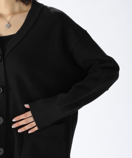 niko and（ニコアンド）の「シアーリンキングタック編みVネック