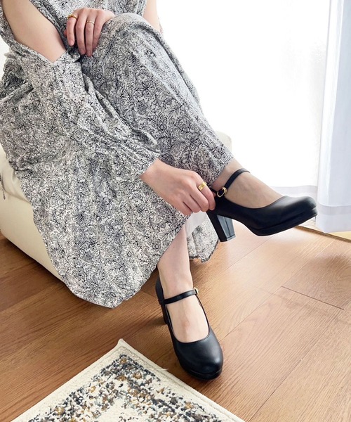 lus.（ラスドット）の「ラウンドトゥストラップ付きパンプス７ｃｍヒール（パンプス・レディース・ブラック系その他3/ブラック/ブラック系その他5/ブラック系その他/ブラック系その他2/ブラック系その他4・L/LL/M/S）」の17枚目の写真