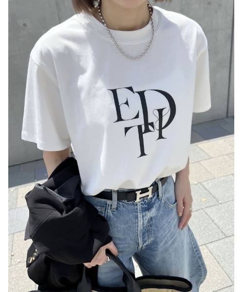 Re:EDIT（リエディ）の「[華奢見えが叶う][着た瞬間ひんやり][接触冷感][UVカット]スタックロゴプリントTシャツ（Tシャツ/カットソー・レディース・ブラック/ホワイト×ブラック/ホワイト×ブルー/ネイビー×ホワイト/チャコール/グレー系その他/ホワイト×シルバー・MEDIUM/LARGE）」の8枚目の写真